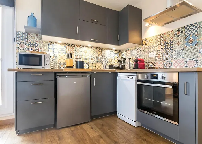 Avec Grande Terrasse à - Fr-1-306-1326